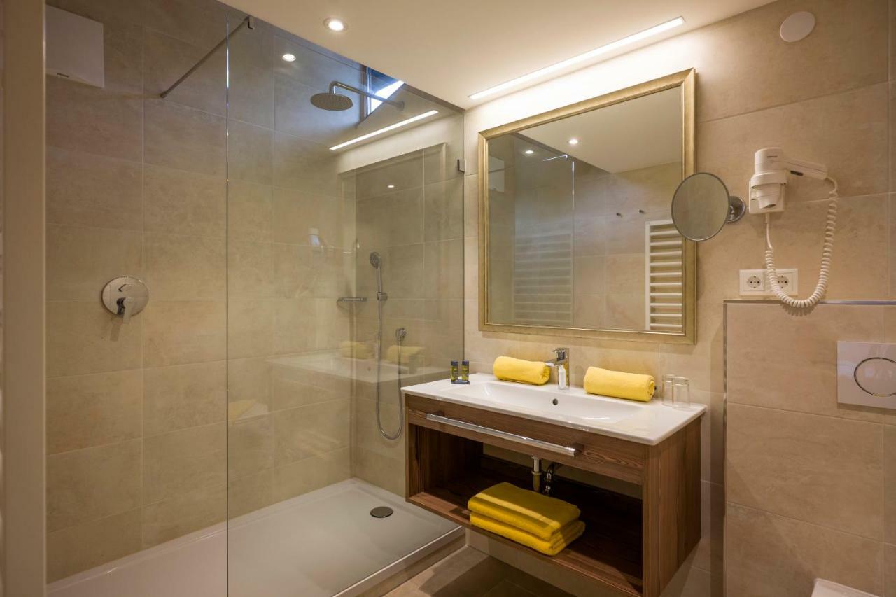 Single Room,817577981:JPEG
