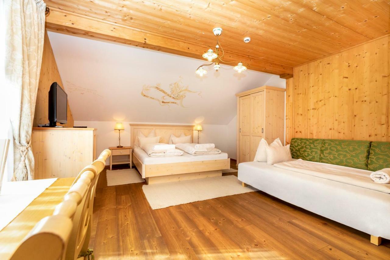 Deluxe Double Room with Balcony,828214976:JPEG