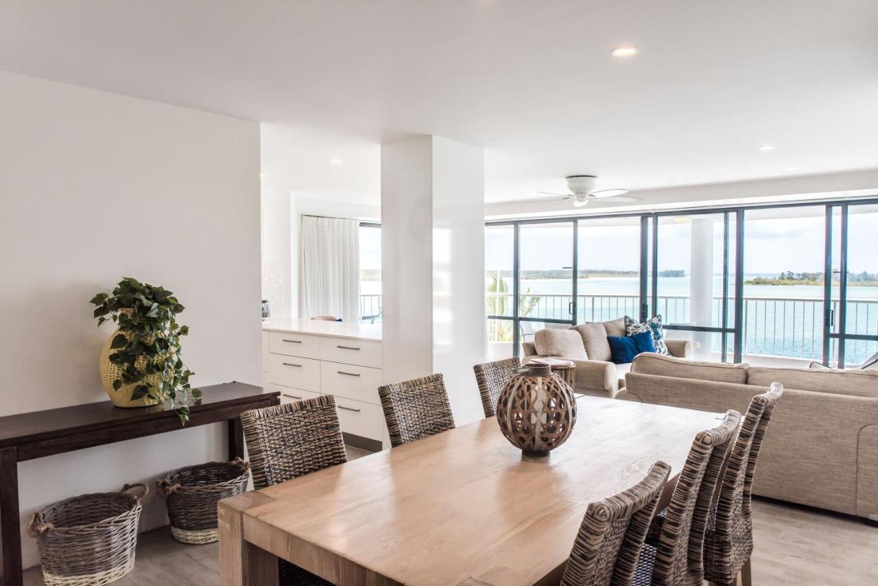 Deluxe Two-Bedroom Apartment - Waterfront