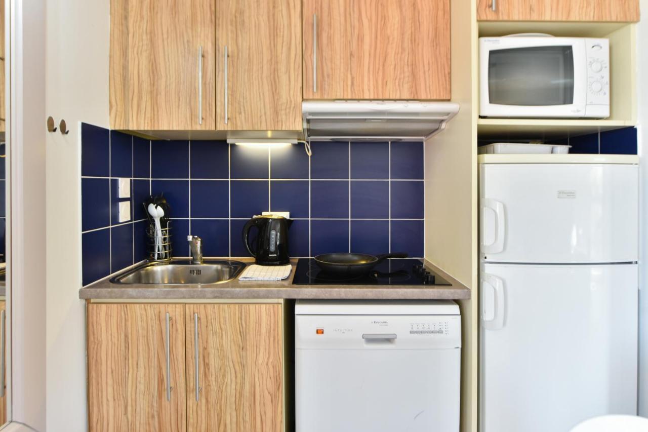 One-Bedroom Apartment Sleeping Alcove Air Conditioning Terrace