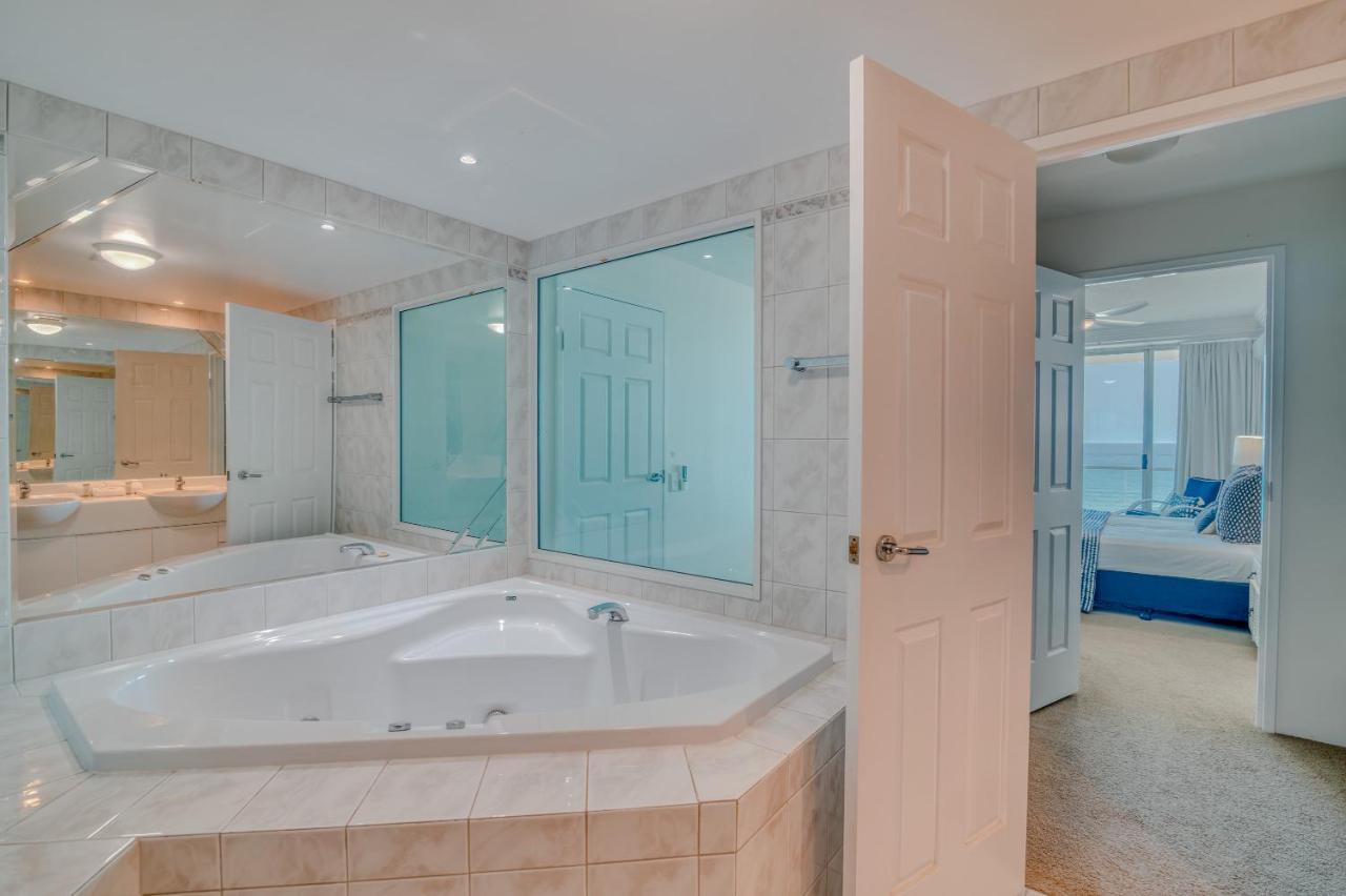One-Bedroom Apartment Low floor with Ocean View