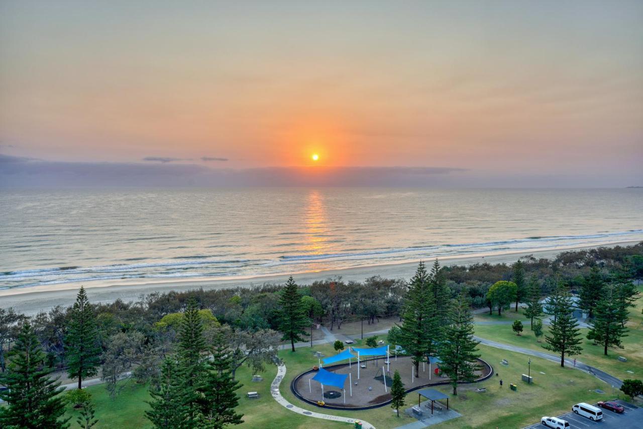 One-Bedroom Apartment High Level Ocean View