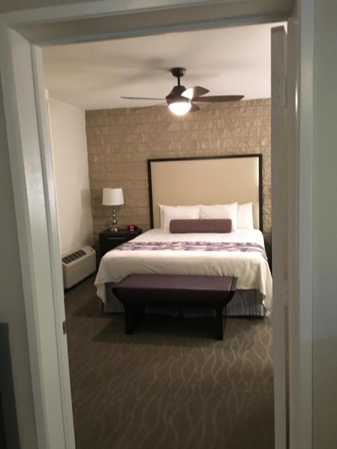 One-Bedroom Apartment,974813815:JPEG