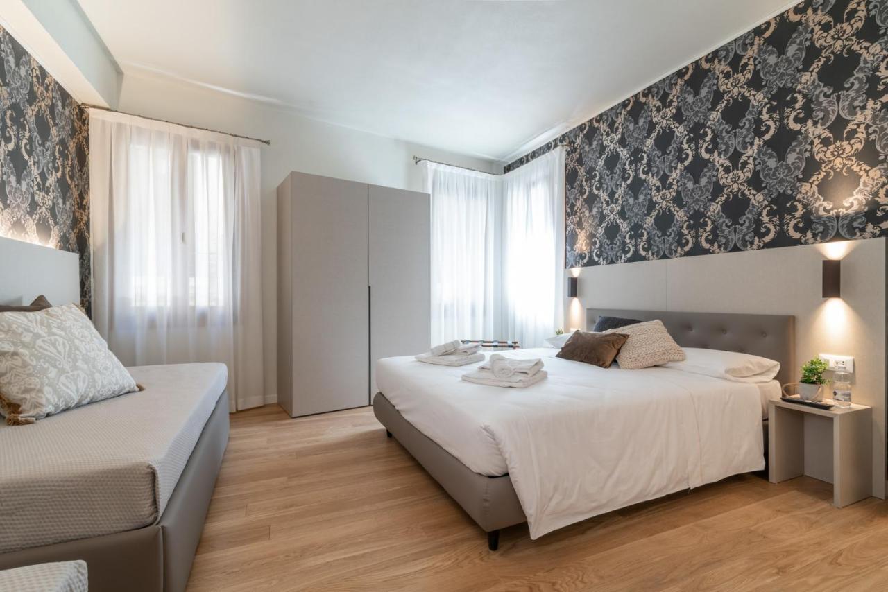 Luxury Triple Room,995601424:JPEG