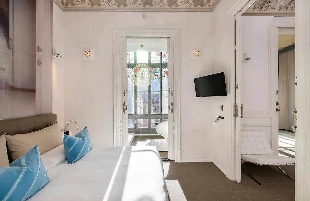 El Palauet Modernist Suites Barcelona-1