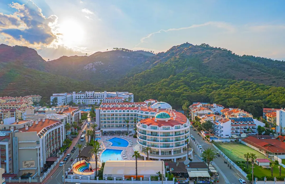 Pineta Park Deluxe Hotel-1
