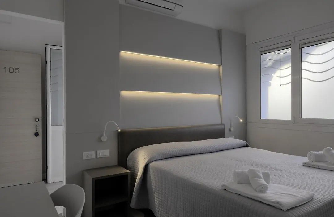 Hotel Maxim-1