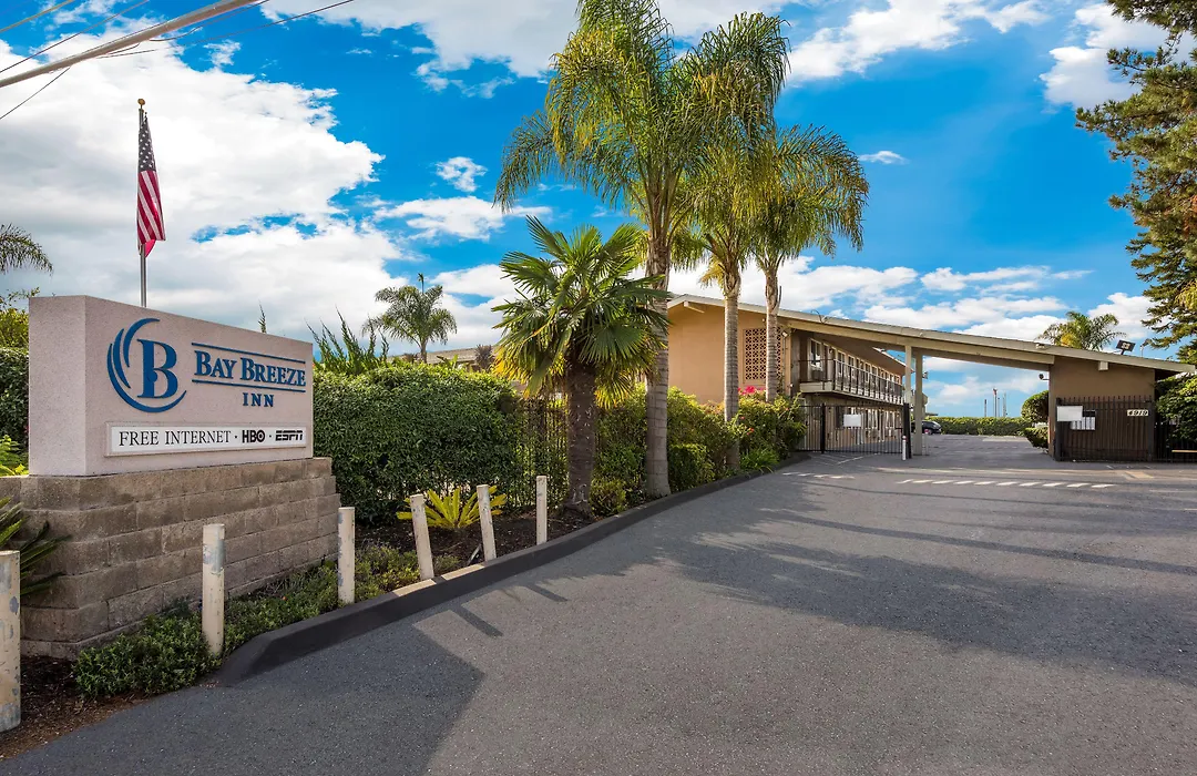 Bay Breeze Inn-1