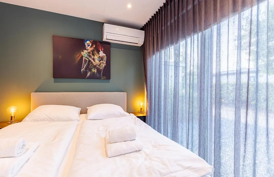 Welcome in - Beachhouse Renesse 2645 aan de duinen - Camping Julianahoeve-1