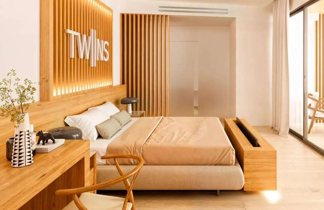 The Ibiza Twiins - 4* Sup-1