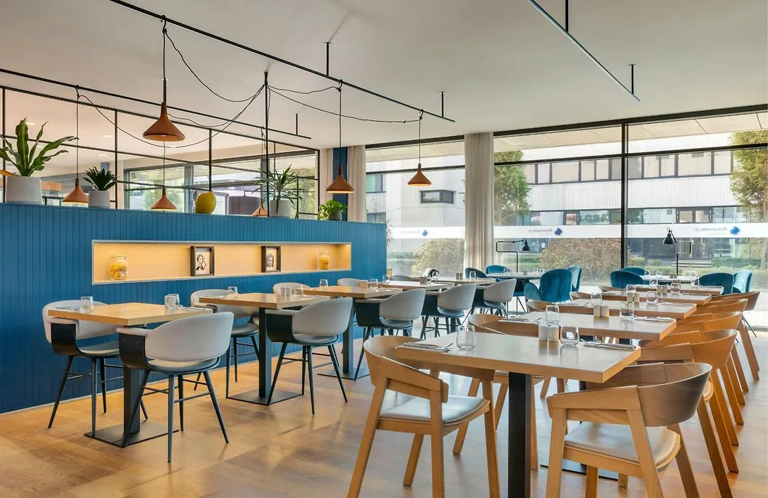 Courtyard By Marriott Amsterdam-1