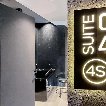 4 Suites " Unconventional Living Rooms "-3