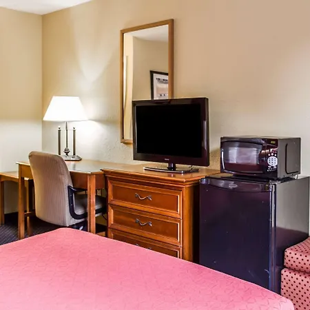 Rodeway Inn Charlotte North End-3