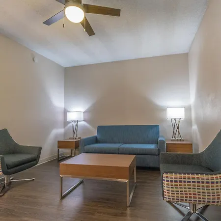 Holiday Inn Express Hotel & Suites Nashville Brentwood 65S-3