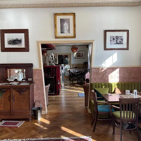 Bahnhofshotel Die Neue Bühne-3