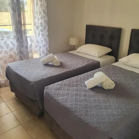 Bella De Lux Apts-3