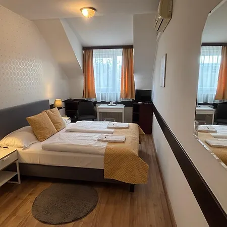 Hotel Gloria Budapest City Center-3