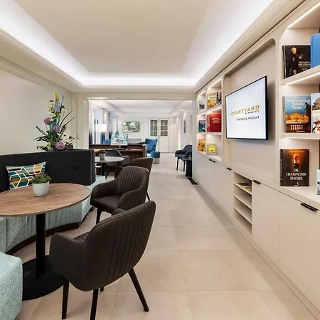 Courtyard By Marriott Hamburg Airport-2