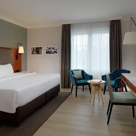 Courtyard By Marriott Hamburg Airport-3
