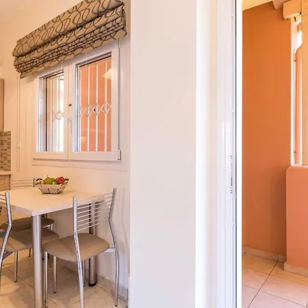 Bella De Lux Apts-2