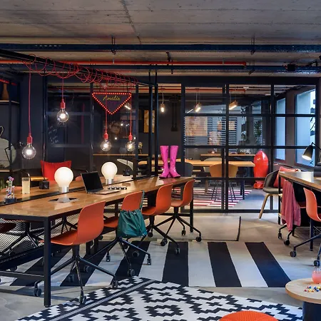 Moxy Lisbon City-3