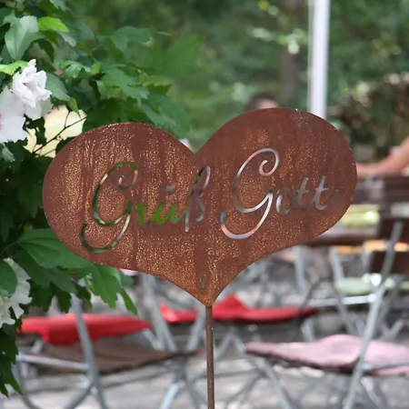 Behringers Freizeit - und Tagungshotel-2