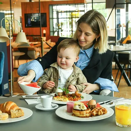 Courtyard By Marriott Amsterdam-2
