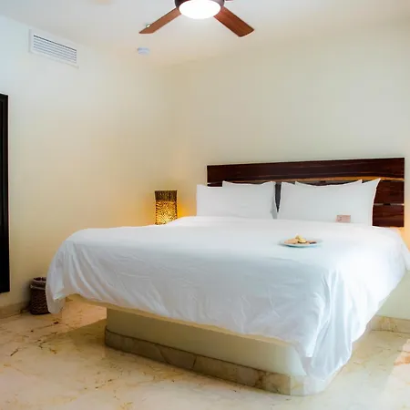 El Taj Oceanfront And Beachside Condo Hotel-3