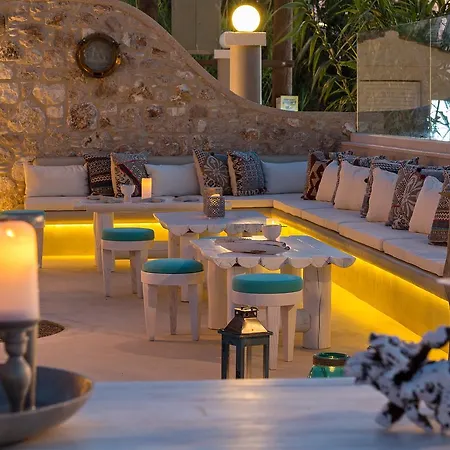 White Pearls-Adults Only Luxury Suites-2