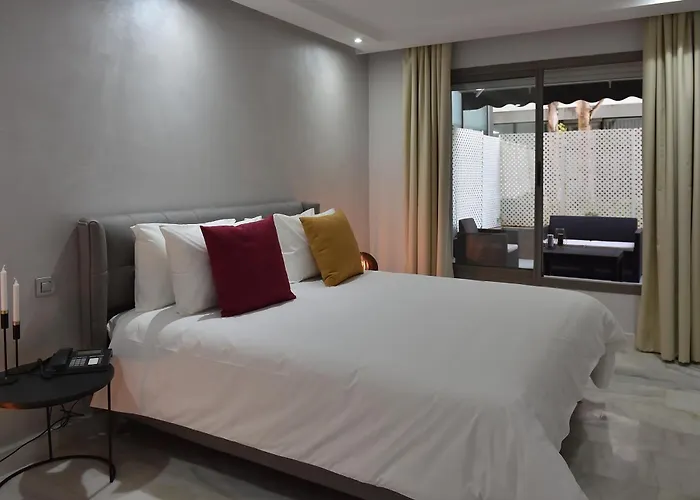 Hotel de 3 estrellas: Le Yacht Suites Hotel