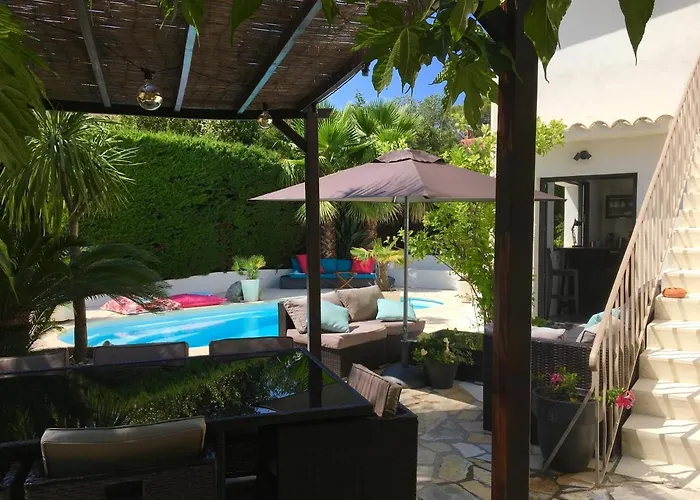 Bed, Kitchen And Swimming Pool Villa Esterel
