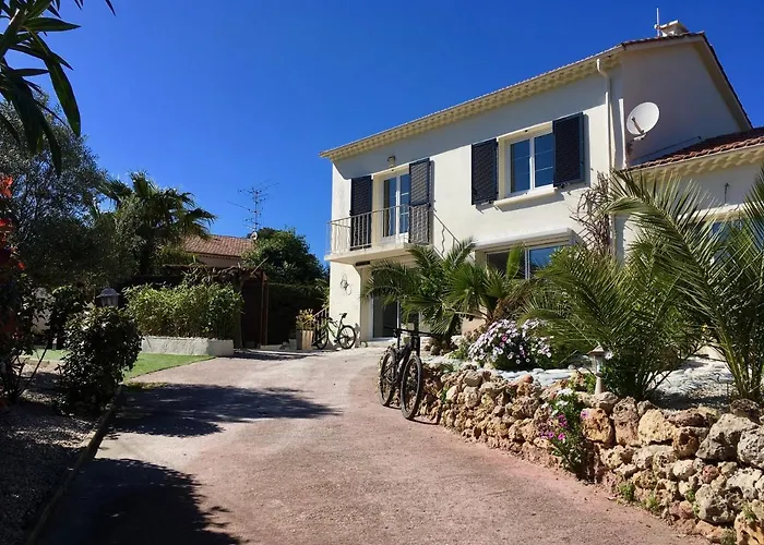 Bed, Kitchen And Swimming Pool Villa Esterel