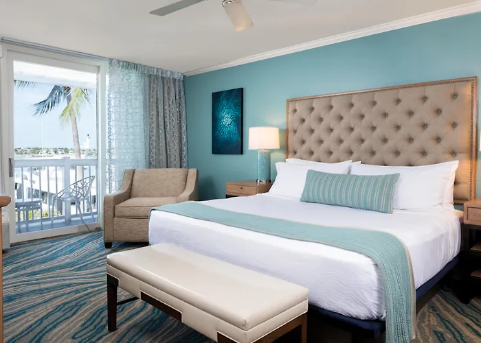 4 star hotel: Opal Key Resort & Marina