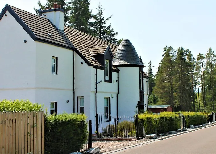 Loch Arklet House