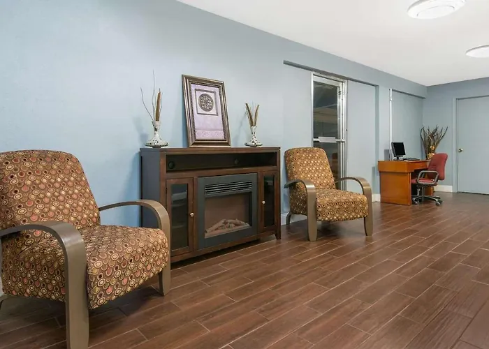 Sky-Palace Inn & Suites Wichita East