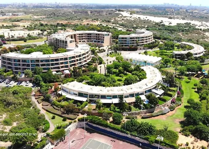 Neot Golf Kz Place