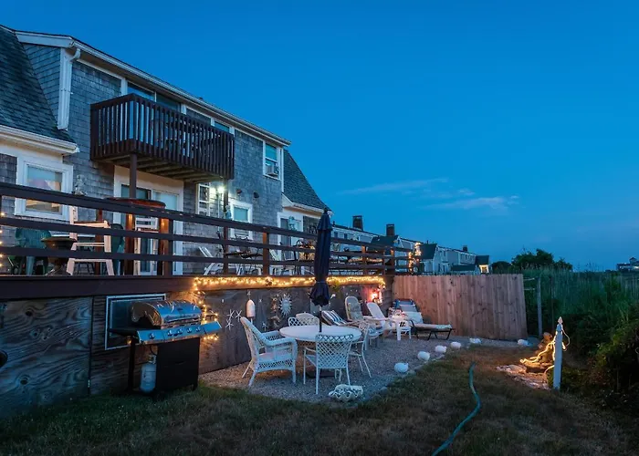 A Cape Cod Ocean Manor Inn