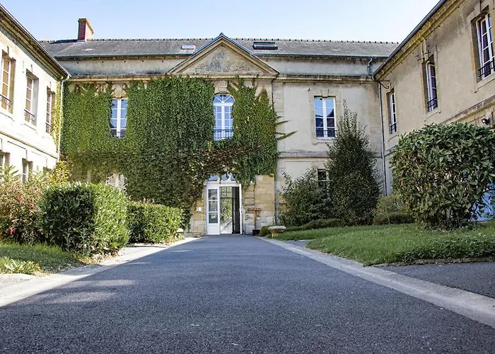 Hotel pres du College: Logis des Grands Chapeaux