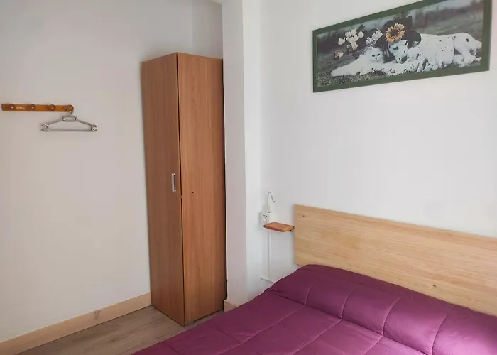 Hotel cerca del colegio: Albergue Santos