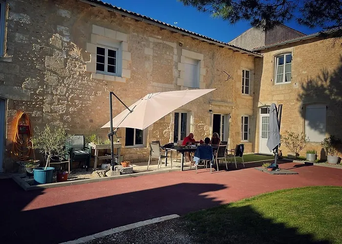 Jardin D'Arcy - Chambres D'Hotes Avec Piscine Et Spa