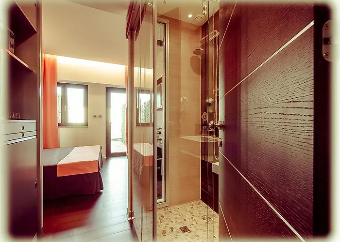 Hotels Close to Airport All Ways Garden & Leisure