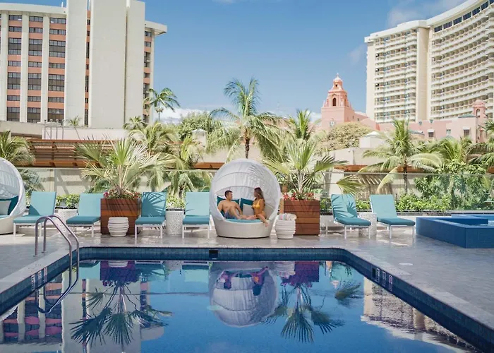 Hotels With Four Stars Outrigger Waikiki Beachcomber