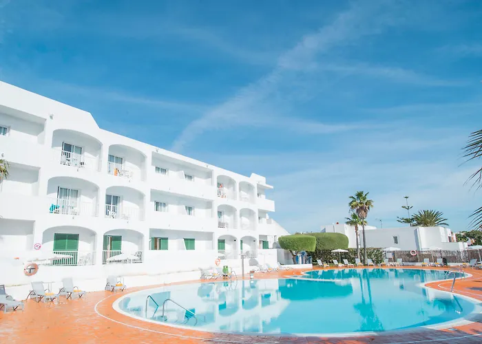 Hôtel pour familles: Gavimar Ariel Chico Hotel And Apartments