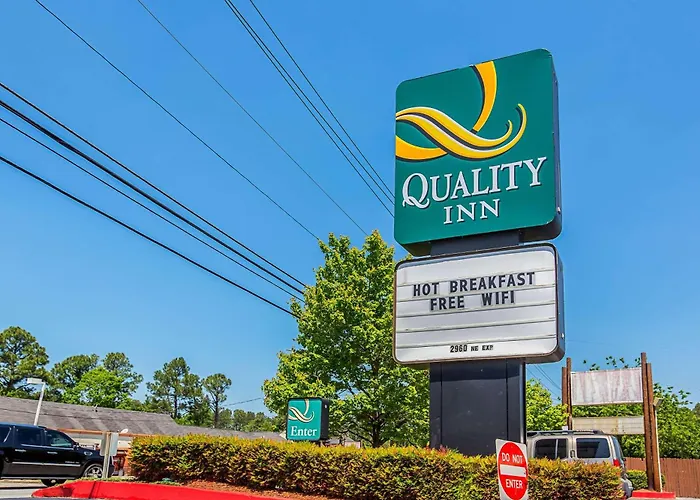 Luxury hotel only: Quality Inn Atlanta Northeast I-85