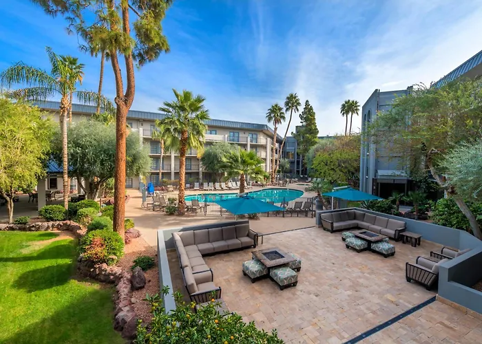 Holiday Inn And Suites Phoenix Airport North By Ihg