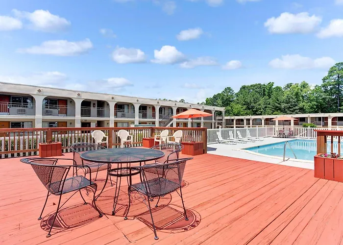 Super 8 By Wyndham /Historic Area