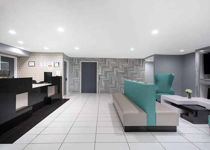 Hotel: Baymont By Wyndham Charlotte University