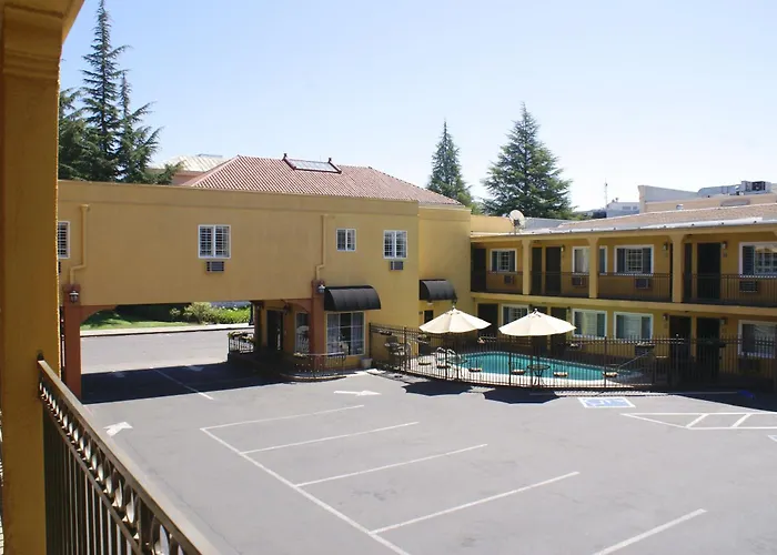 Hotel: Napa Valley Hotel & Suites