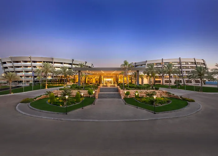 Luxury hotel only: Radisson Blu Hotel & Convention Center, Alexandria