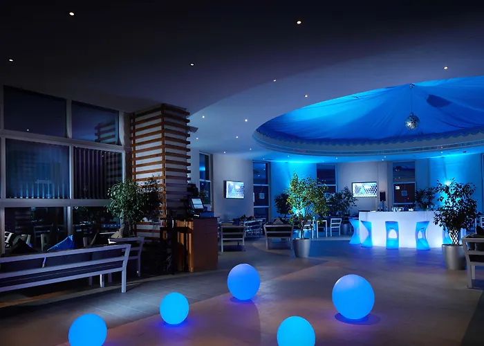 5 star hotel: Grand Millennium Al Wahda Hotel And Executive Apartments Abu Dhabi